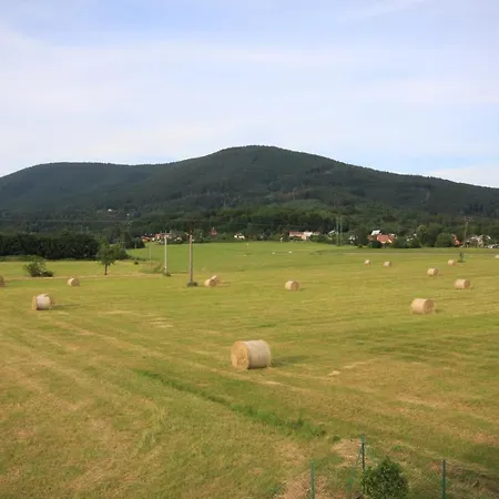 Pod Cernou Horou Lägenhet